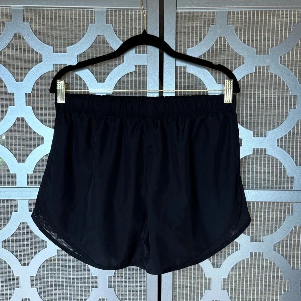 Nike Women's Black Athletic Shorts - Picture 5 of 6
